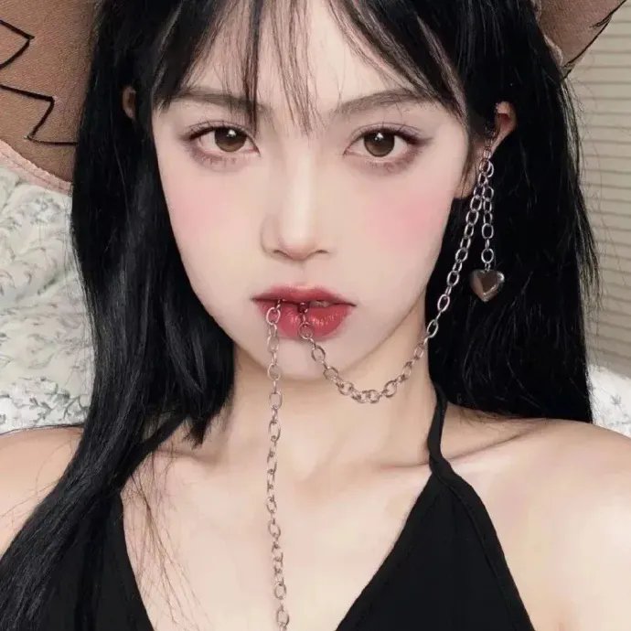 艾曼妞与罗丽妲